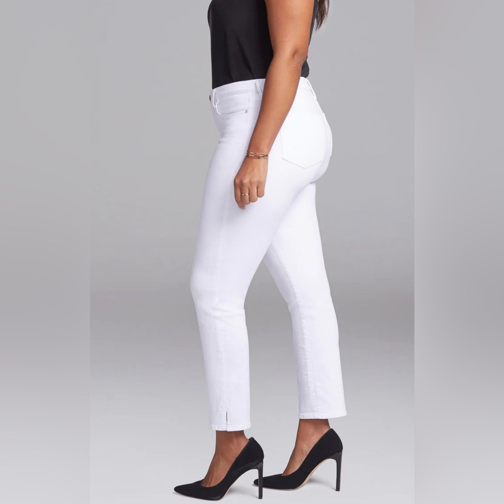 Curves 360 by NYDJ Slim Ankle Jeans. Size 8 short